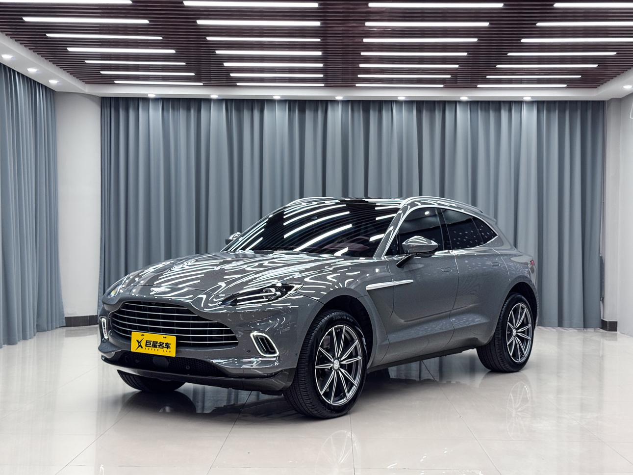 Aston Martin DBX 2023 thumb 8