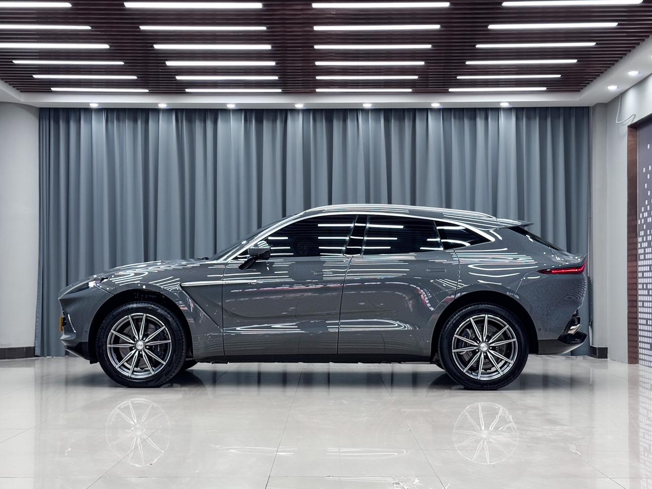 Aston Martin DBX 2023 thumb 10
