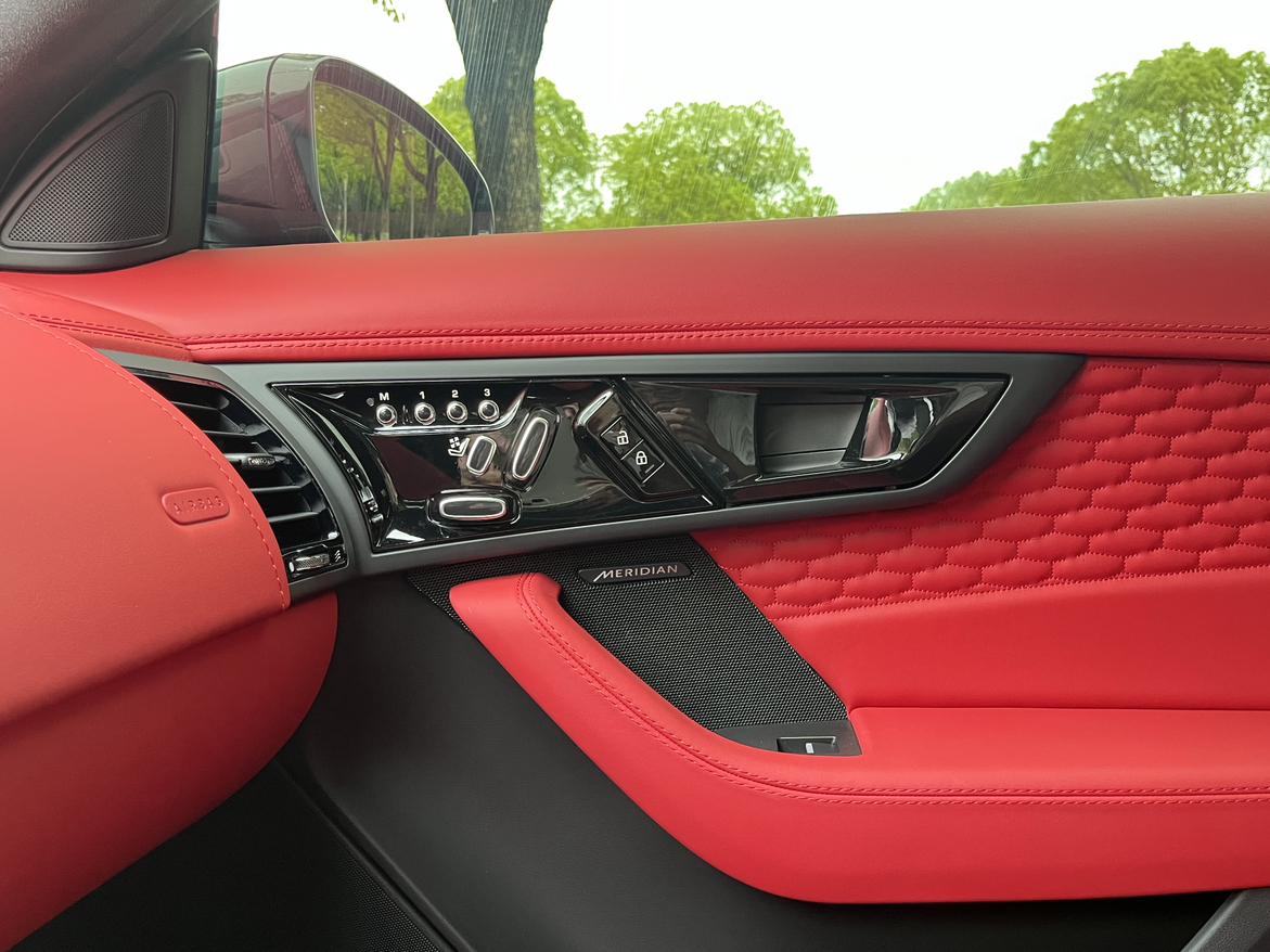 Jaguar F-Type 2024 thumb 8