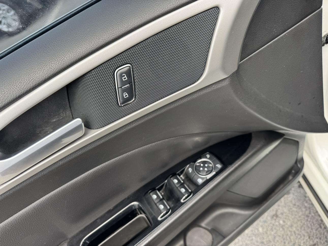 Ford Mondeo 2013 thumb 11