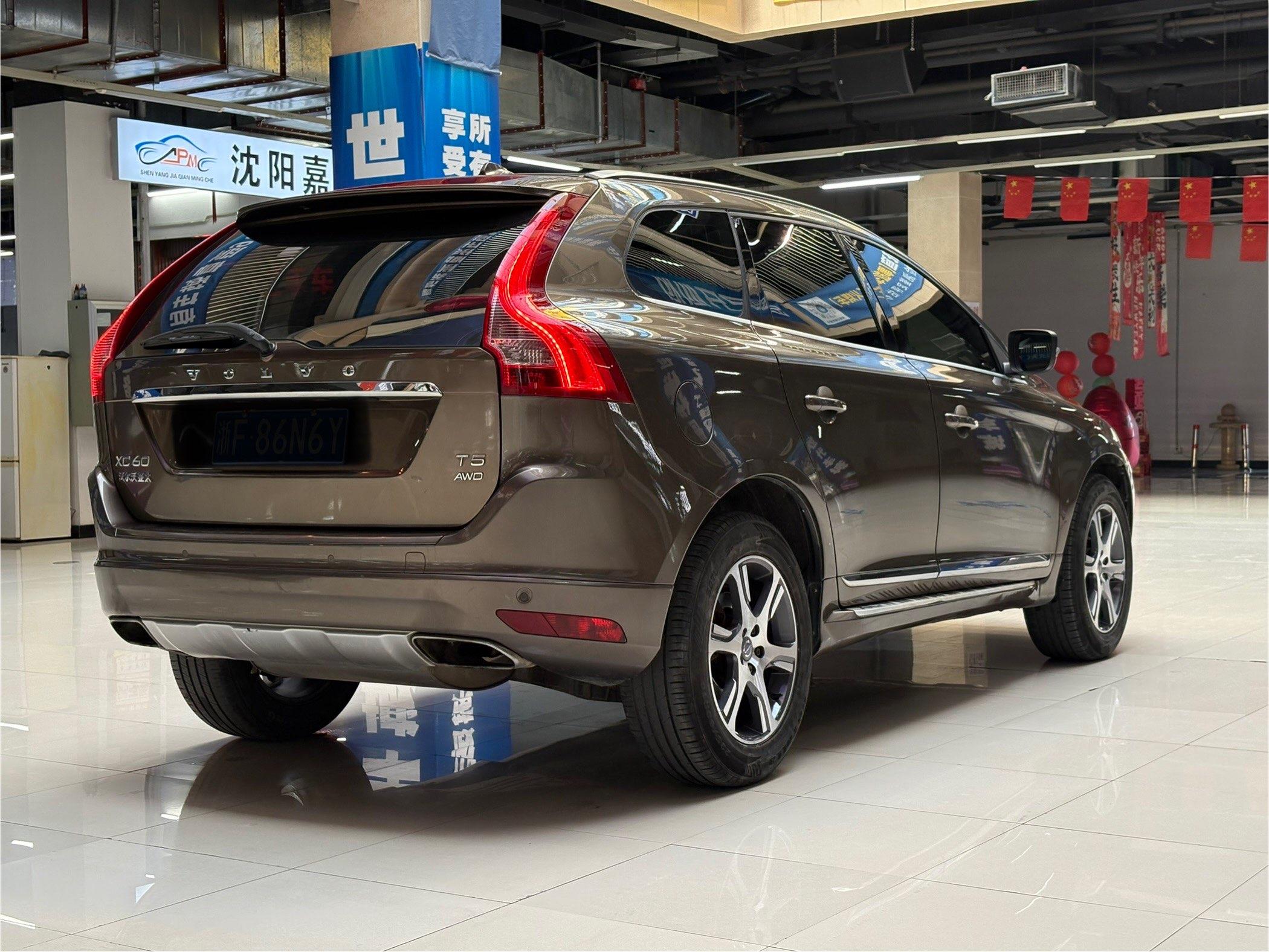 Volvo XC60 2015 thumb 4