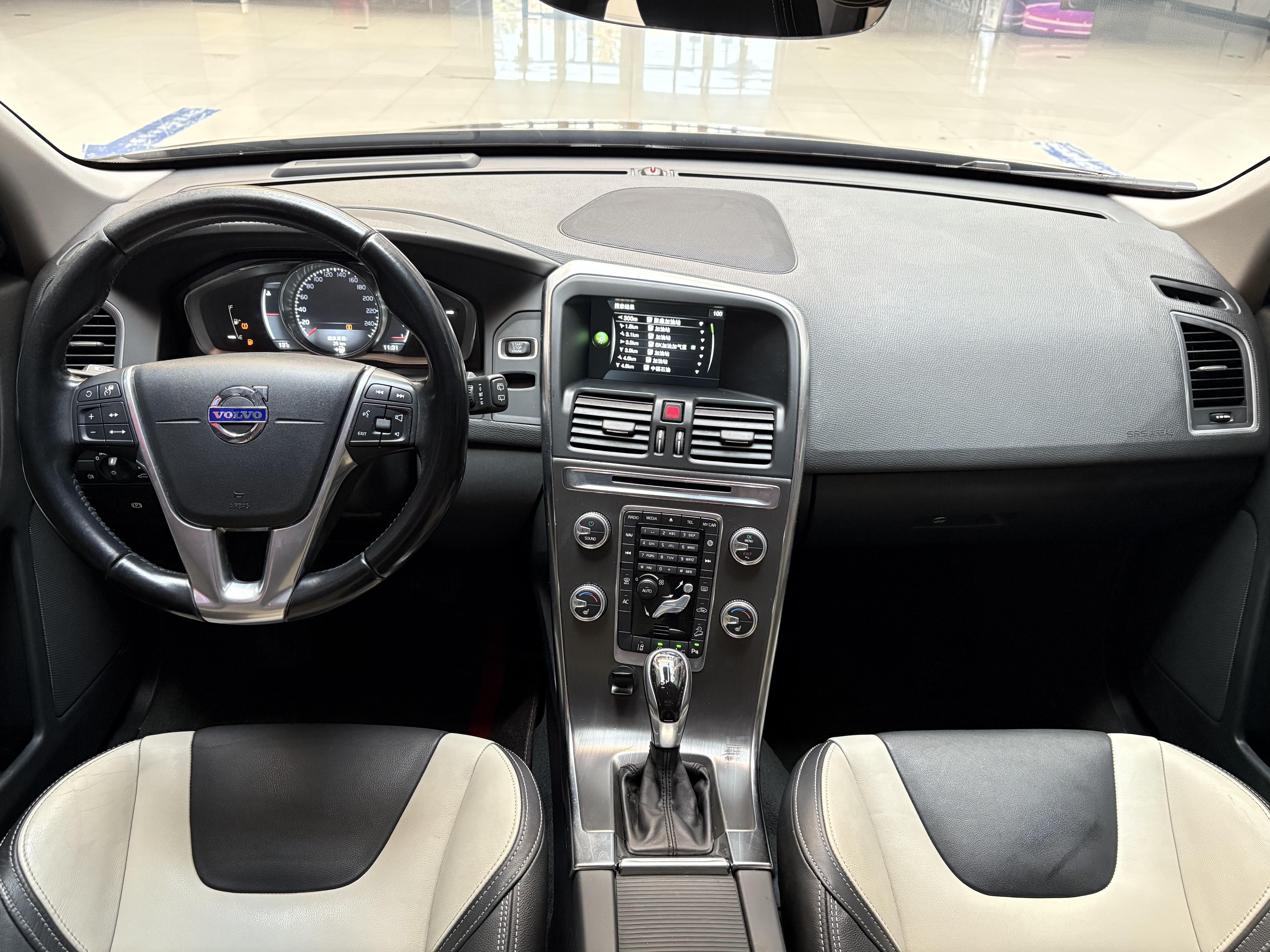 Volvo XC60 2015 thumb 5