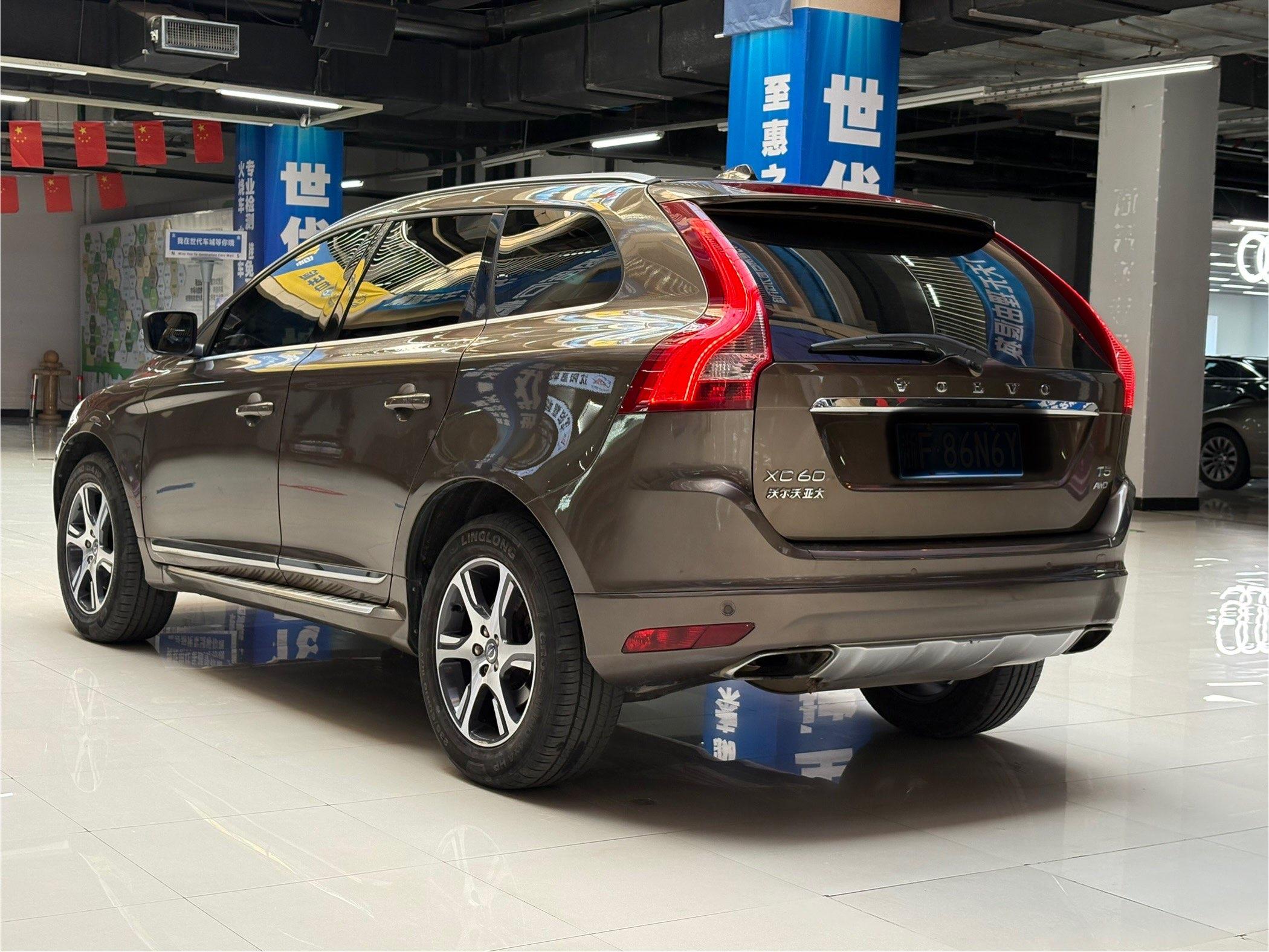Volvo XC60 2015 thumb 11