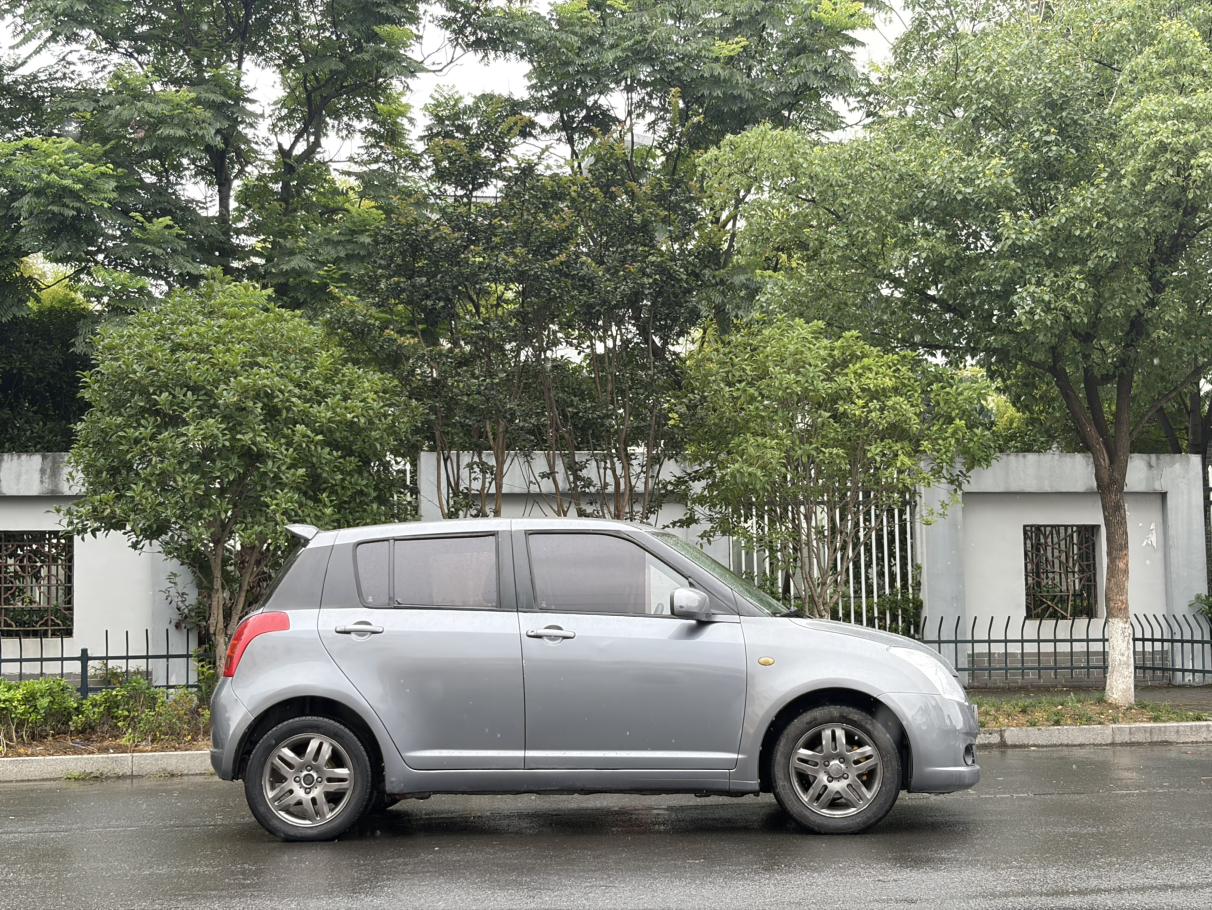 Suzuki Yu Yan 2011 thumb 4