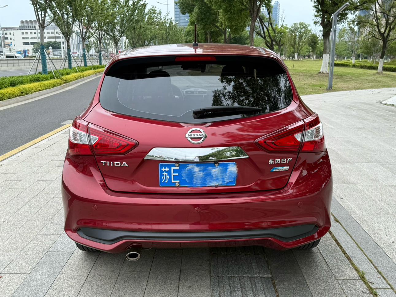Nissan Tiida 2016 thumb 3