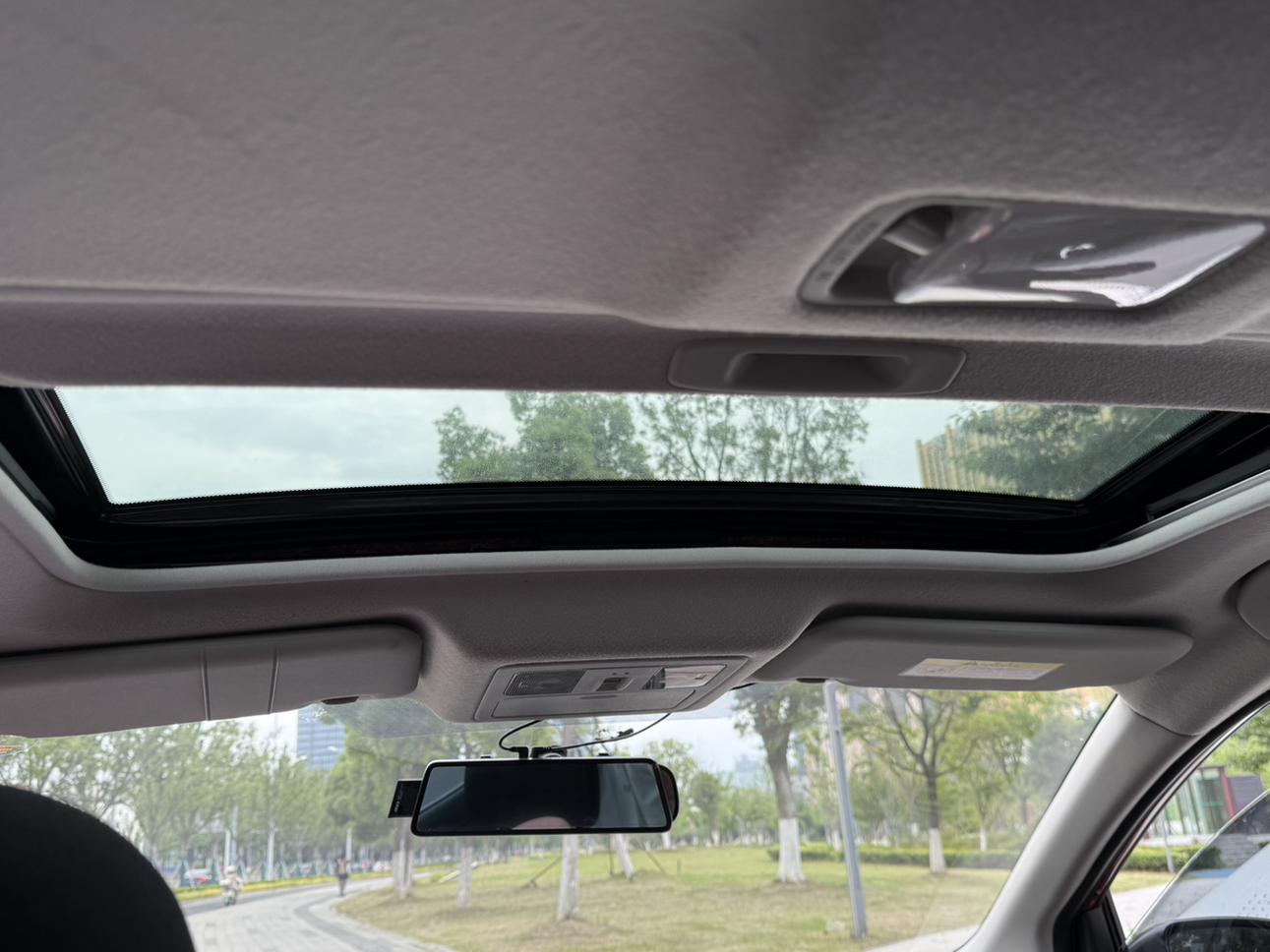 Nissan Tiida 2016 thumb 4