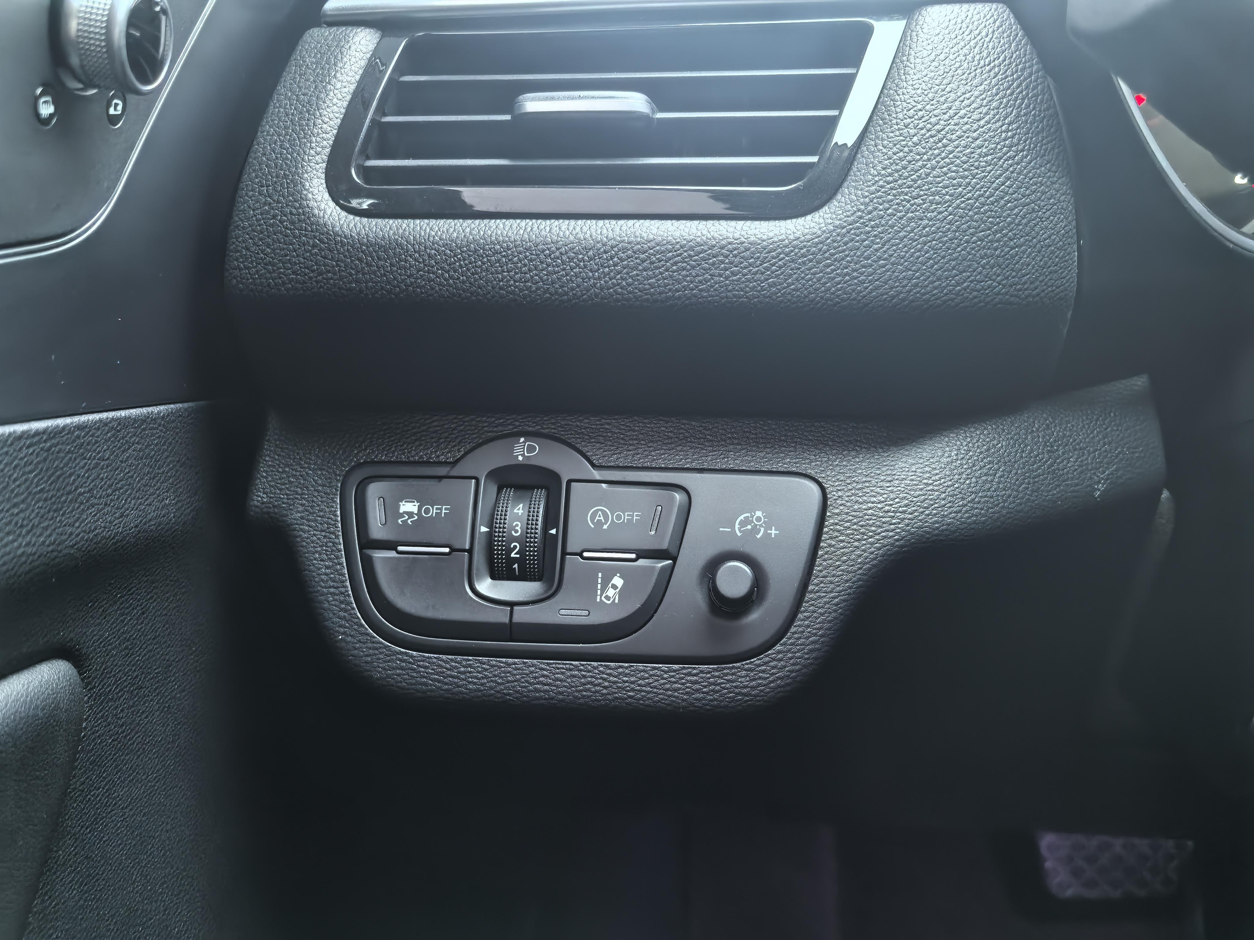 Hongqi H5 2020 thumb 7