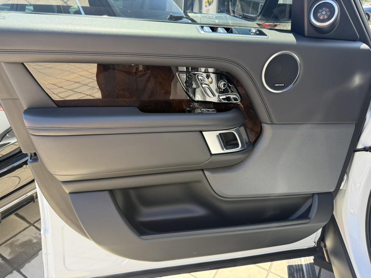 Land Rover Range Rover 2021 thumb 6