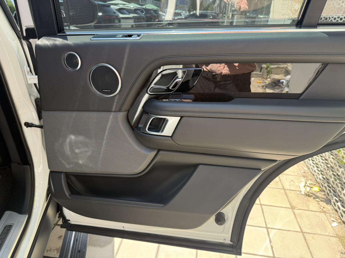Land Rover Range Rover 2021 thumb 7