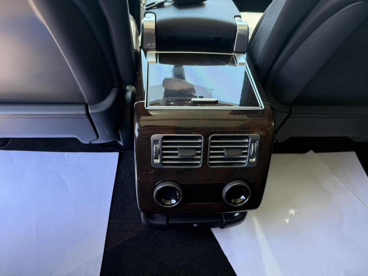 Land Rover Range Rover 2021 thumb 9
