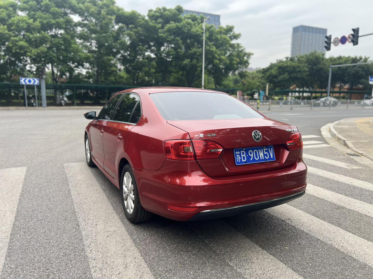 Volkswagen Sagitar 2014 thumb 3