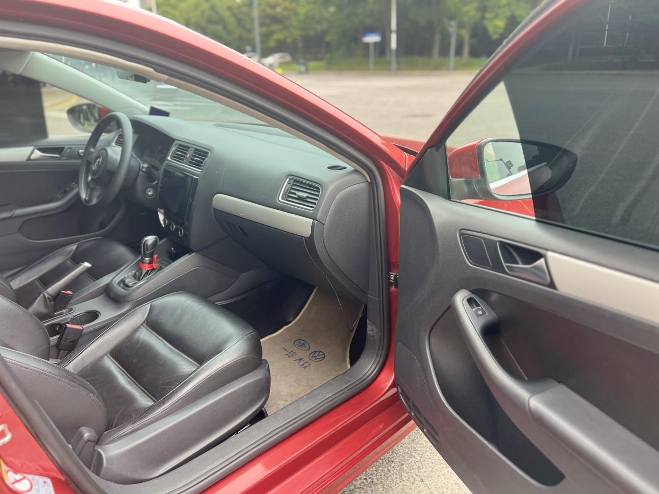 Volkswagen Sagitar 2014 thumb 12