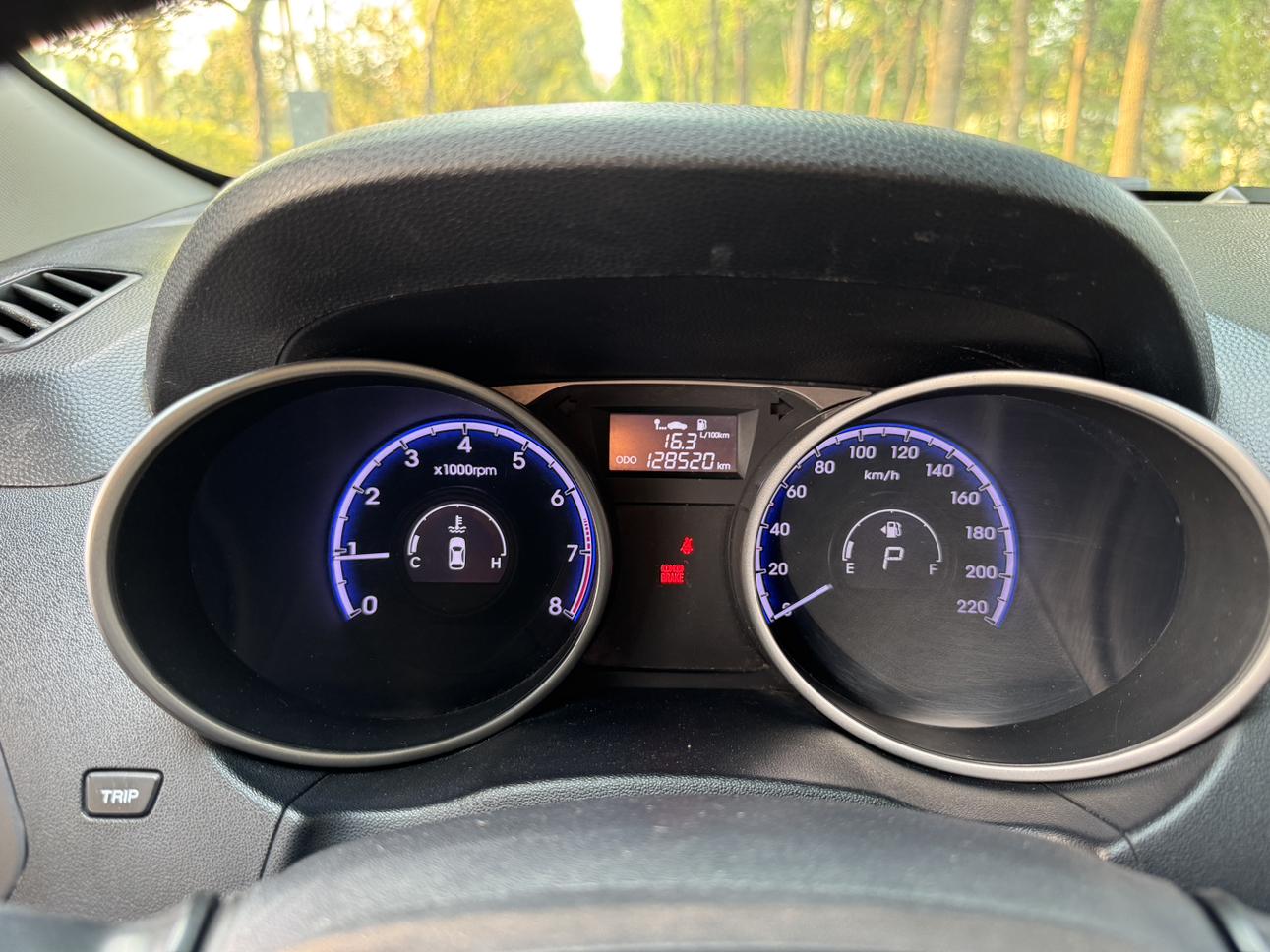 Hyundai ix35 2012 thumb 8