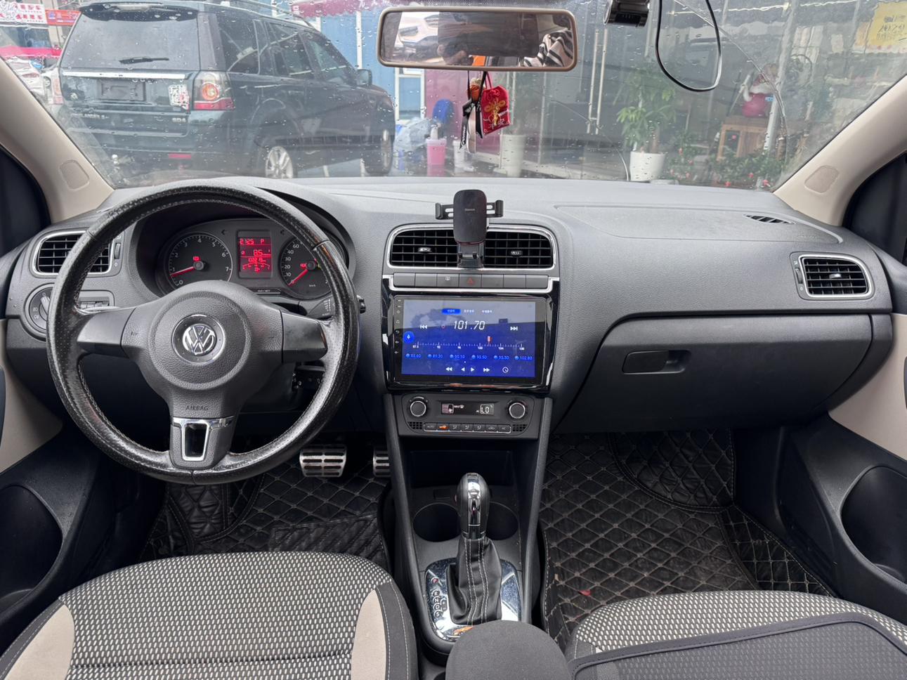 Volkswagen Polo 2012 thumb 7
