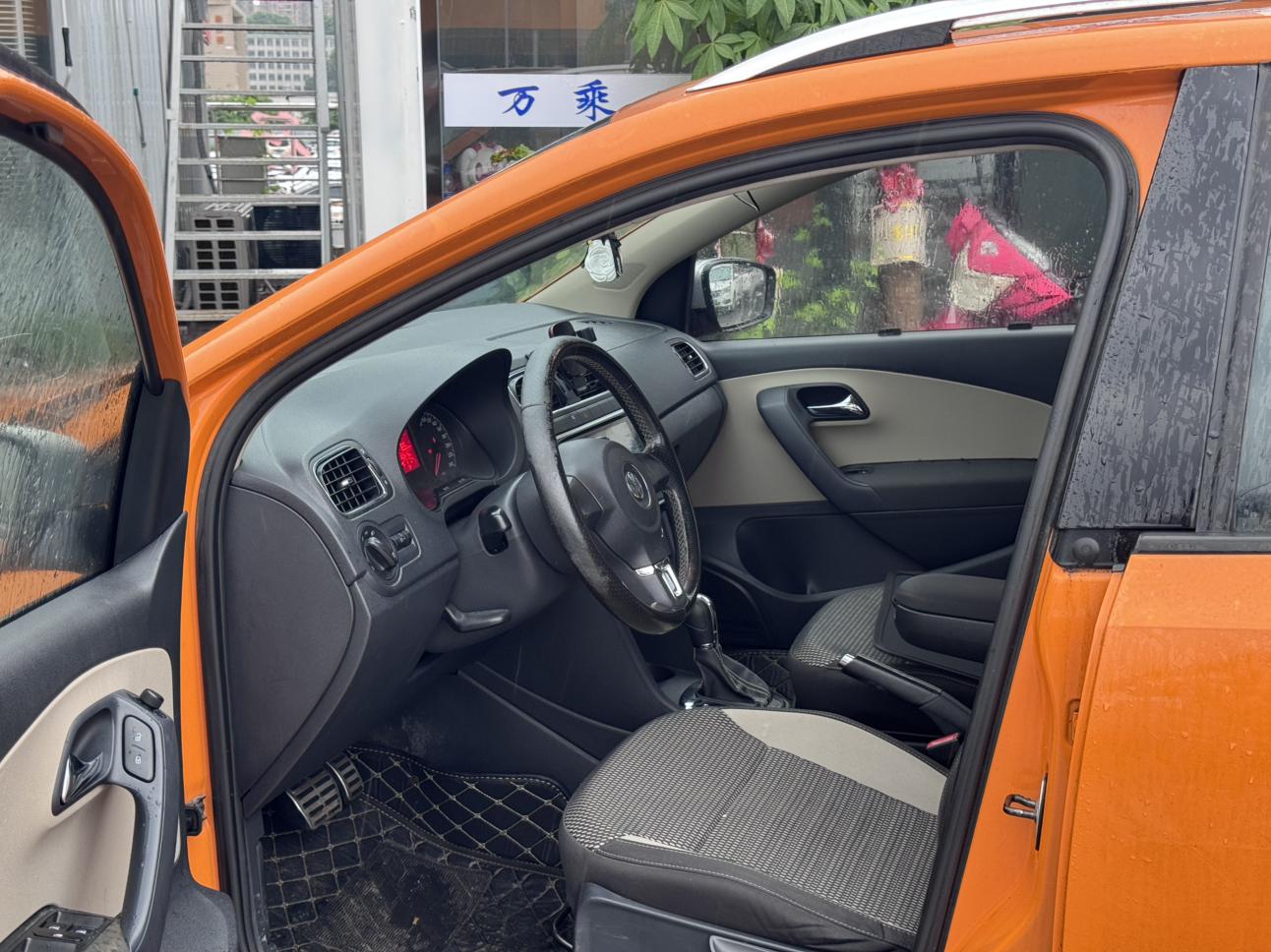 Volkswagen Polo 2012 thumb 10