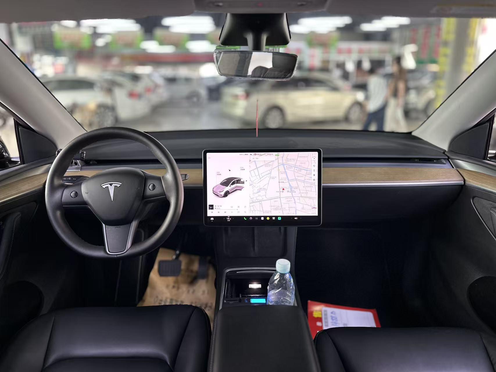 Tesla Model Y 2021 thumb 4