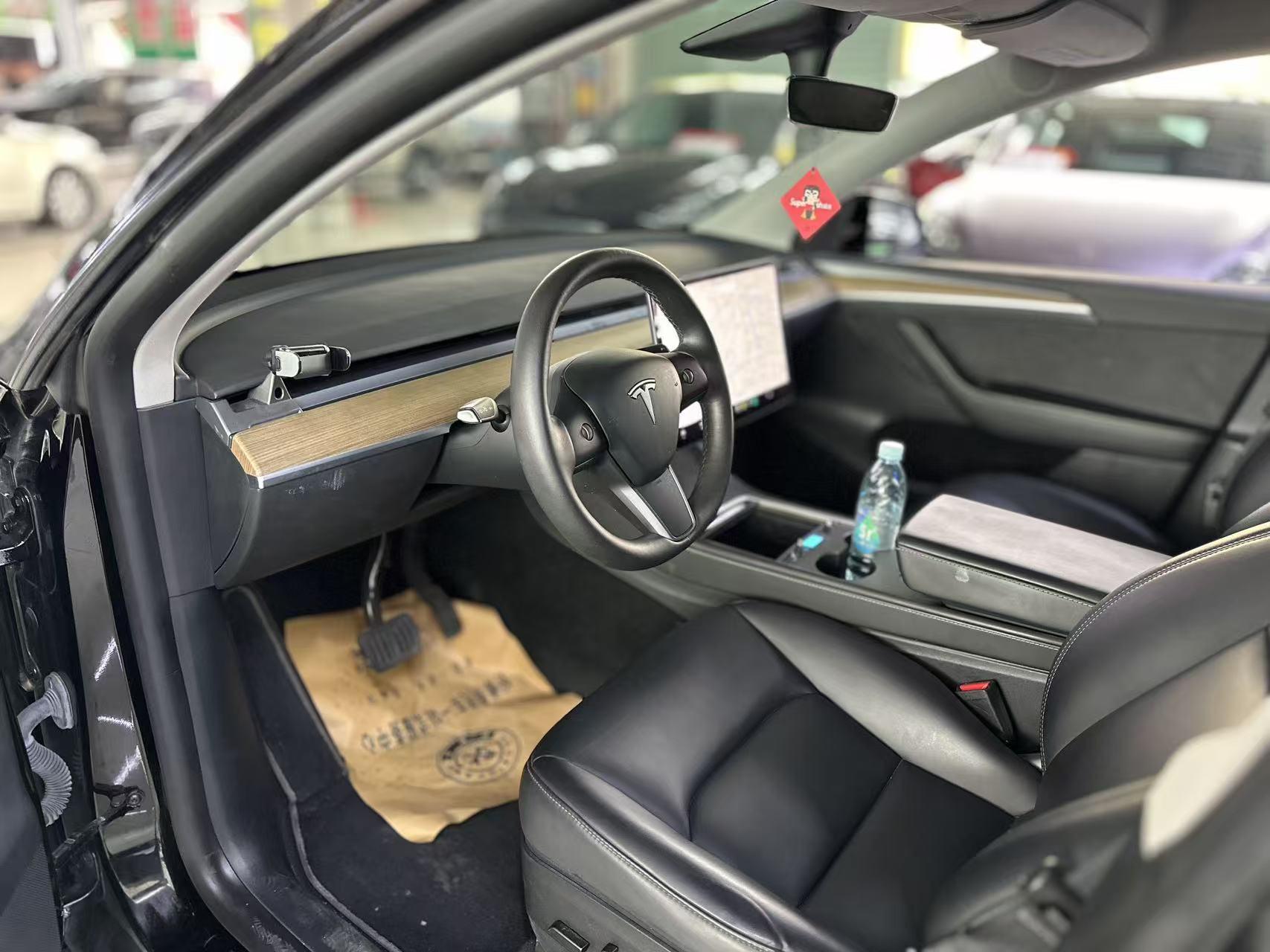Tesla Model Y 2021 thumb 5