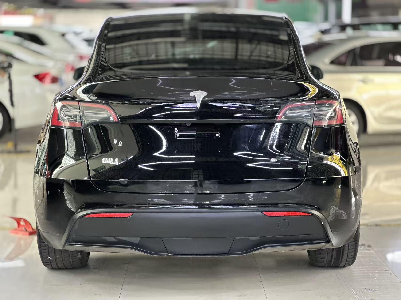 Tesla Model Y 2021 thumb 10