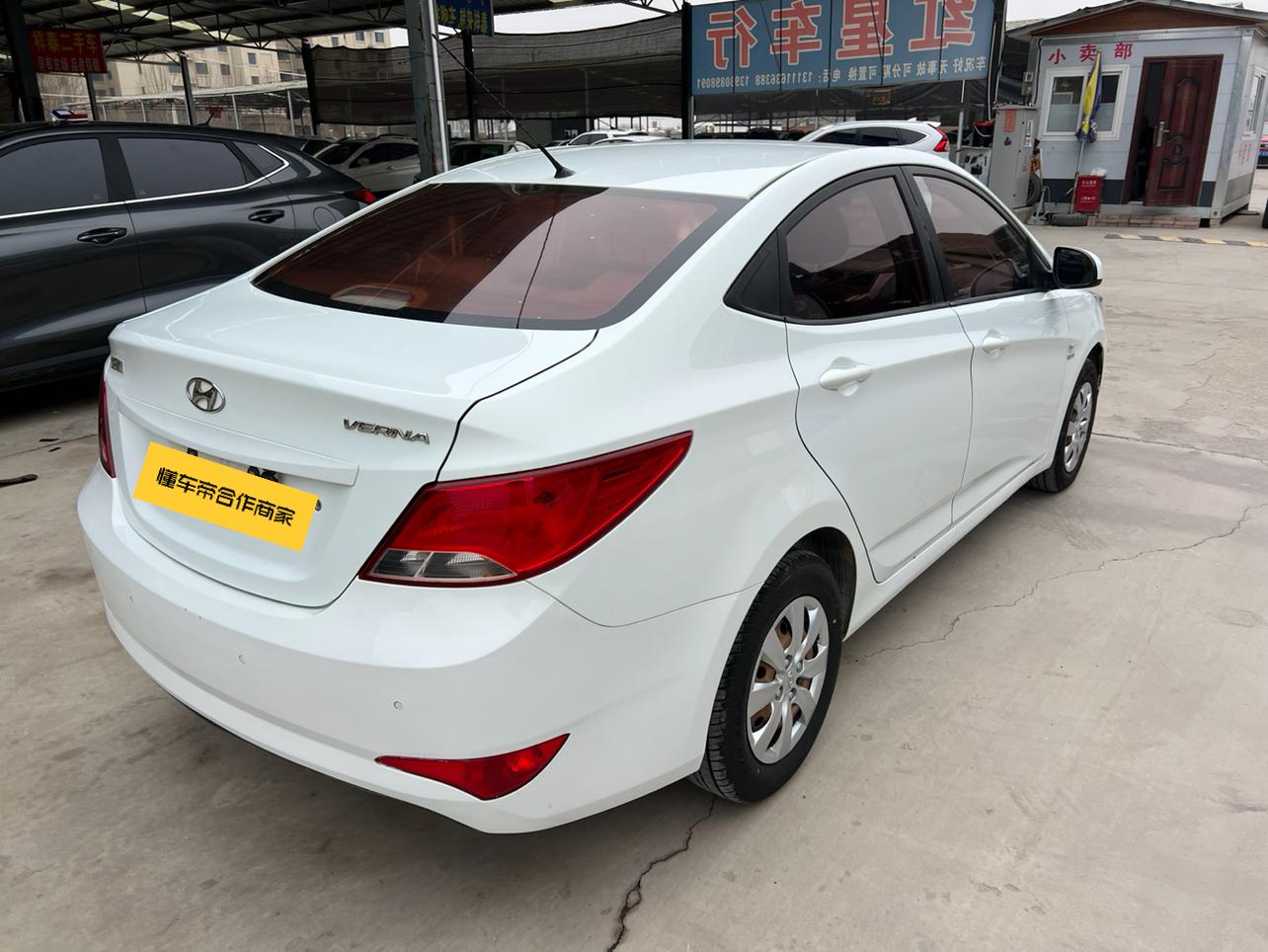 Hyundai Solaris 2014 thumb 3