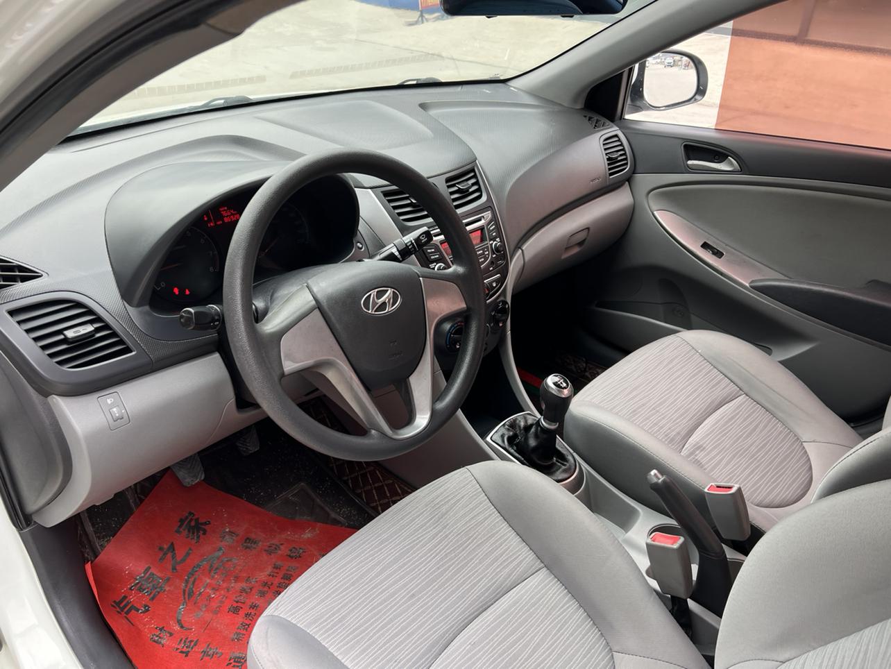 Hyundai Solaris 2014 thumb 6