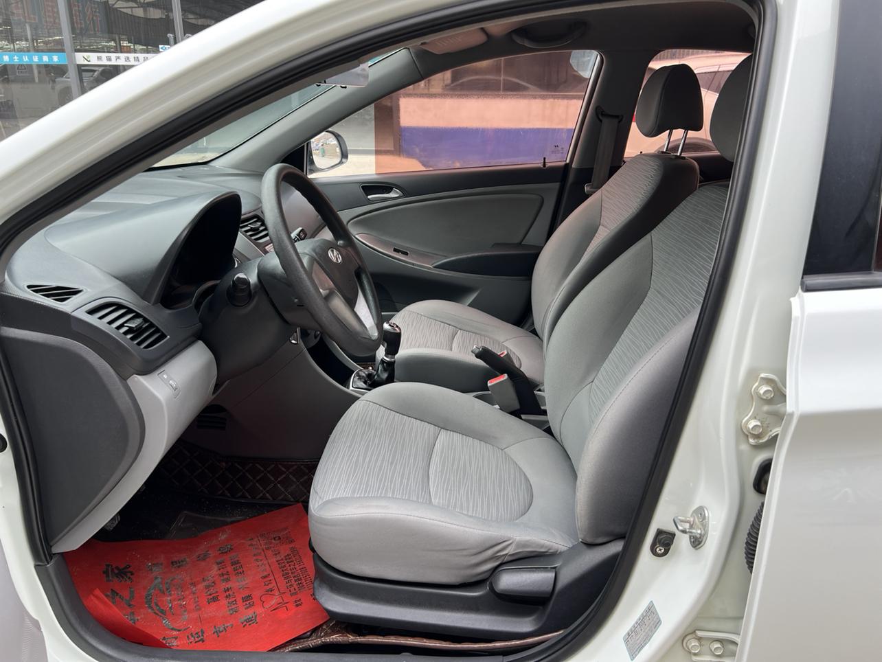 Hyundai Solaris 2014 thumb 7