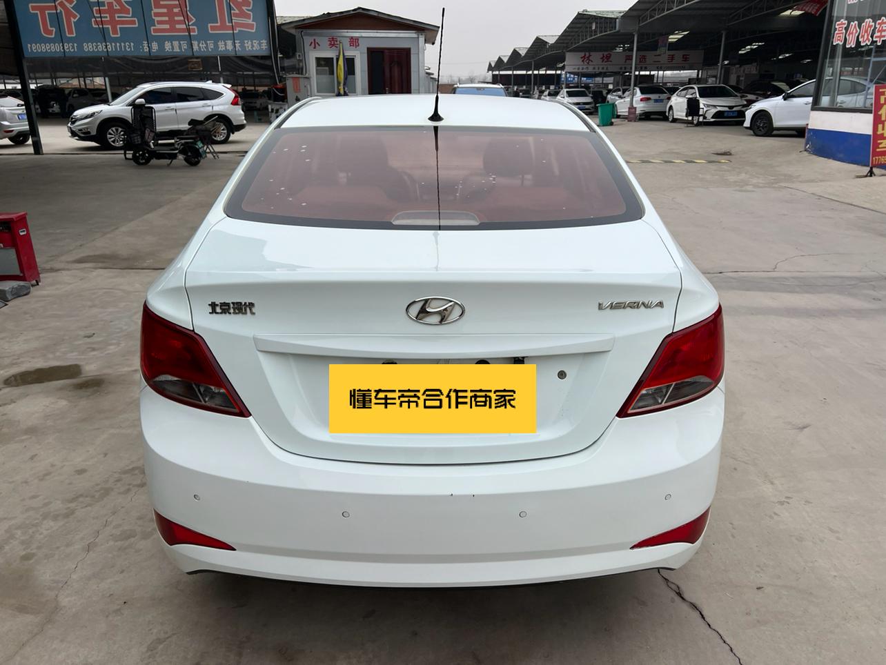 Hyundai Solaris 2014 thumb 12