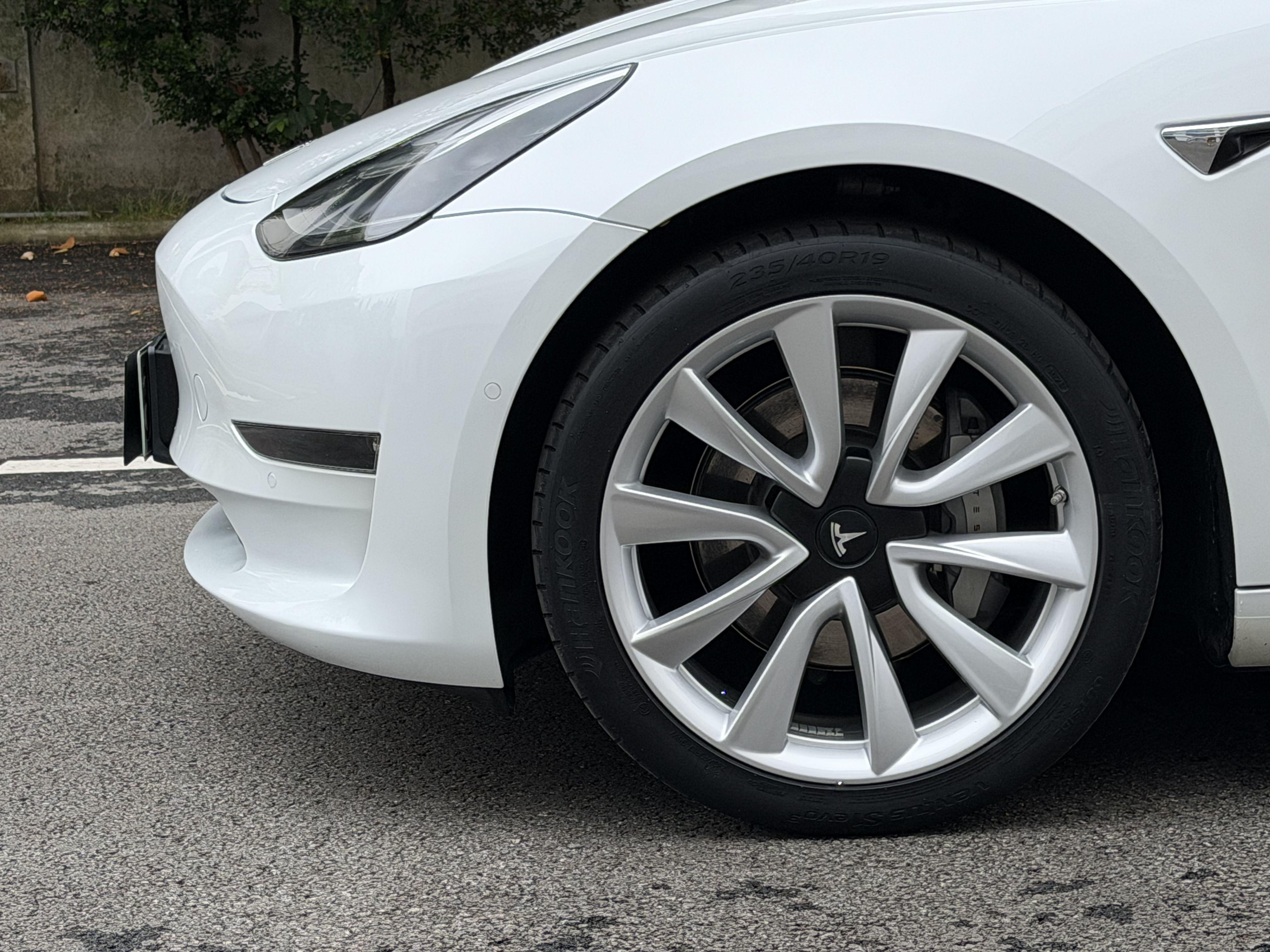 Tesla Model 3 2020 thumb 5