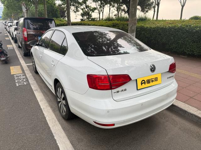 Volkswagen Sagitar 2018 thumb 10