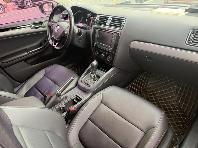 Volkswagen Sagitar 2018 thumb 12