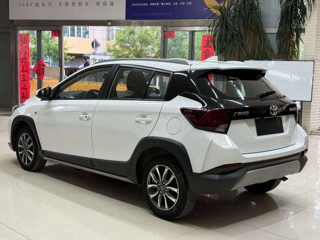 Toyota Yaris 2022 thumb 2