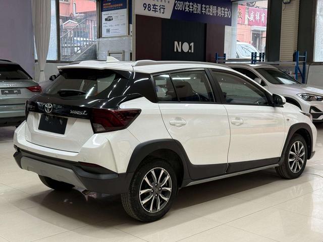 Toyota Yaris 2022 thumb 4