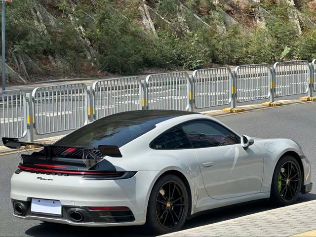 Porsche 911 2020 thumb 3