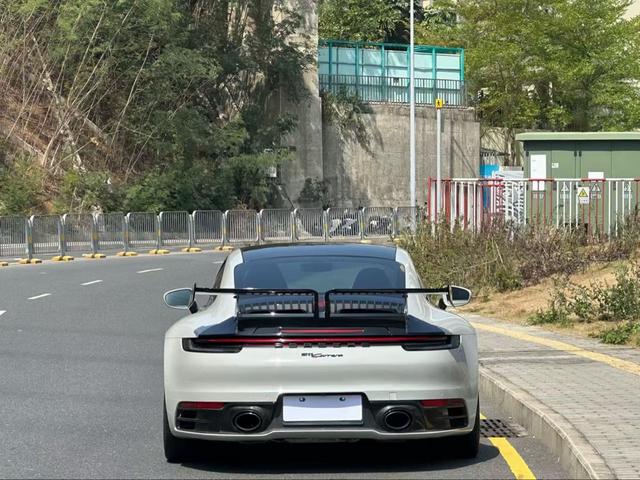 Porsche 911 2020 thumb 4