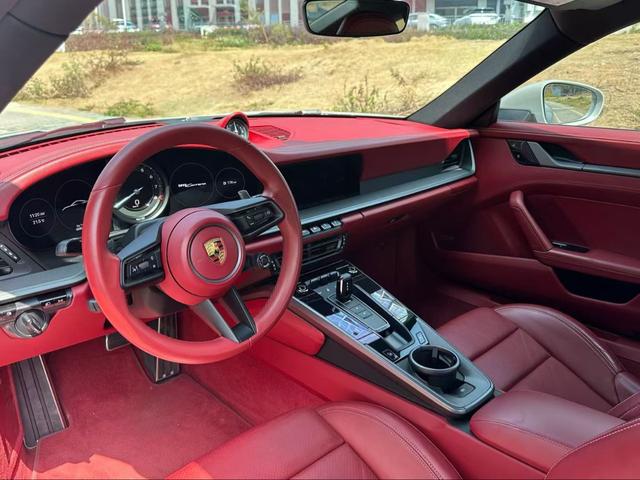 Porsche 911 2020 thumb 5