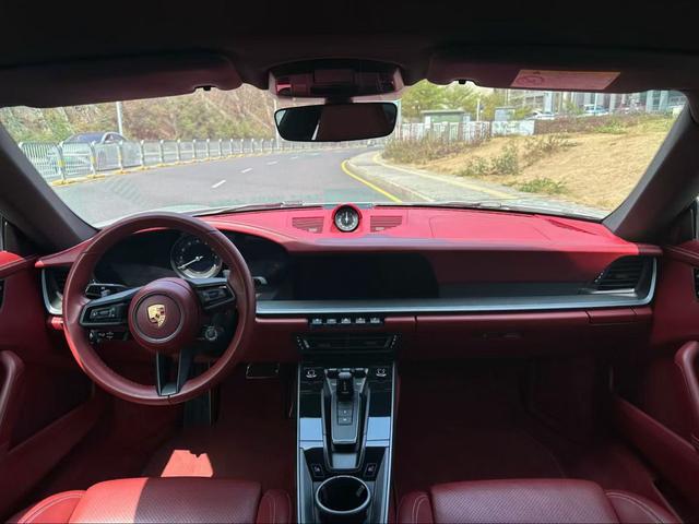 Porsche 911 2020 thumb 6