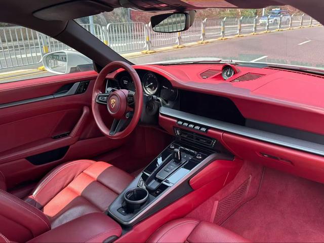 Porsche 911 2020 thumb 7
