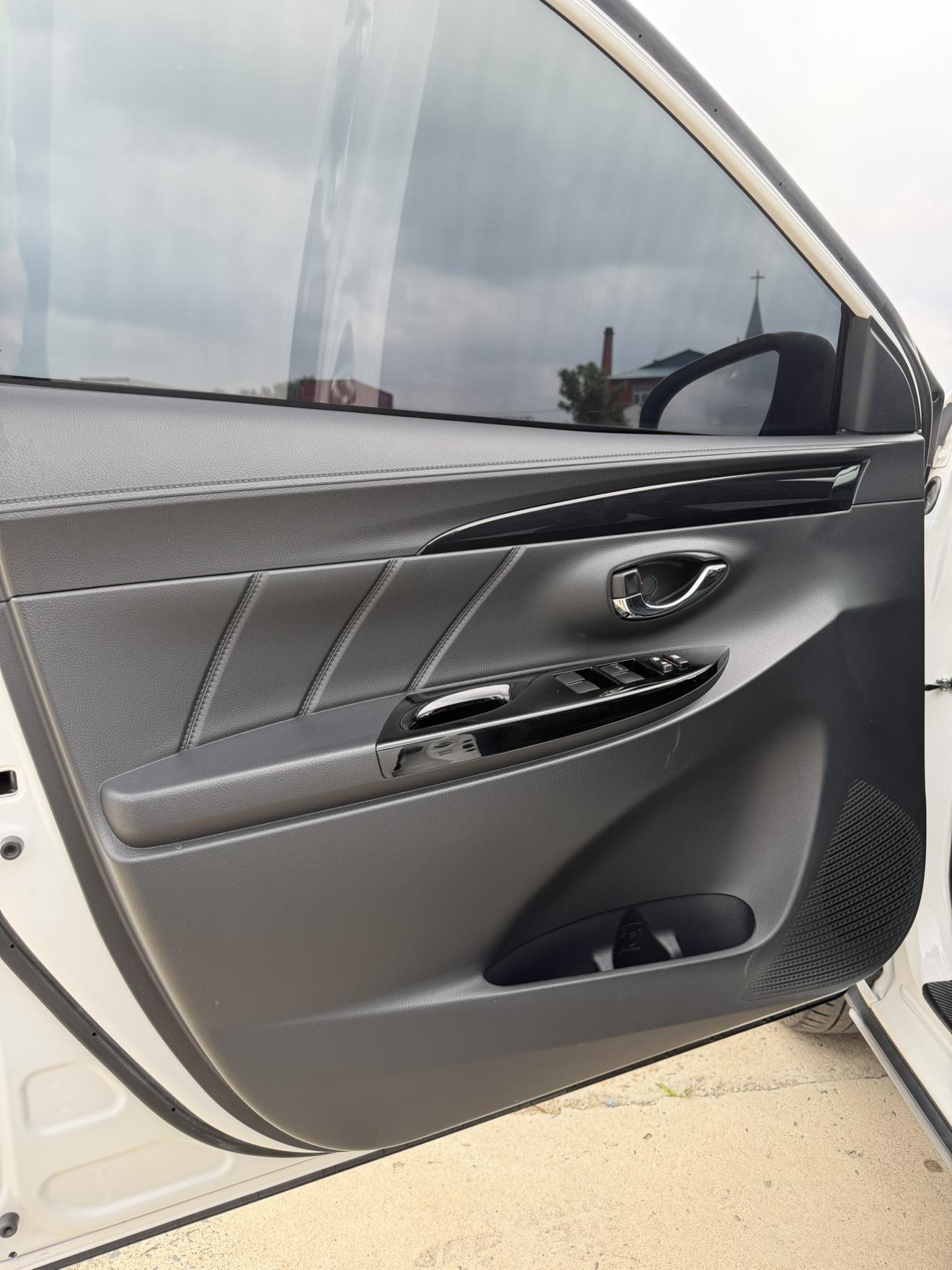 Toyota Yaris 2022 thumb 9