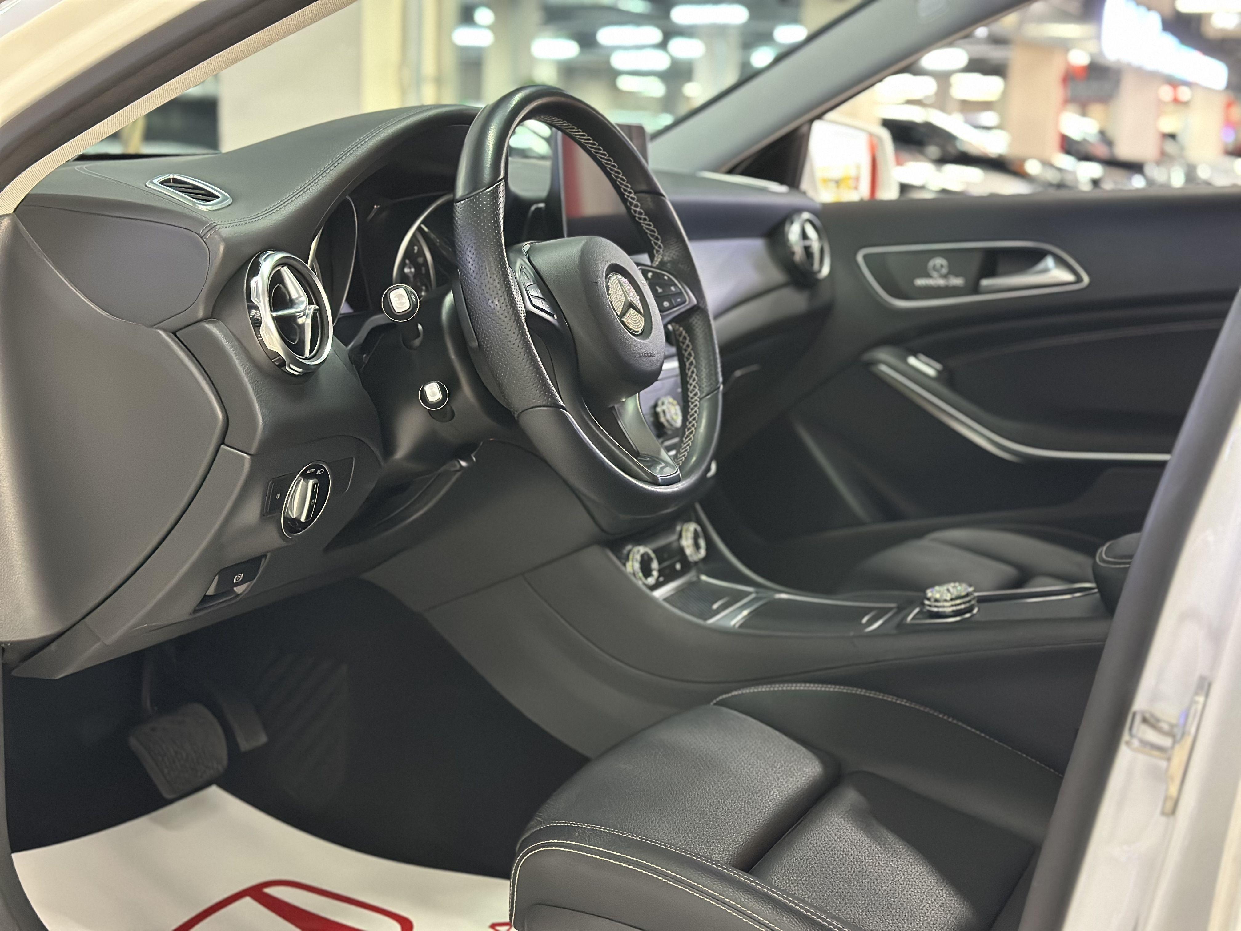 Mercedes-Benz GLA 2018 thumb 6
