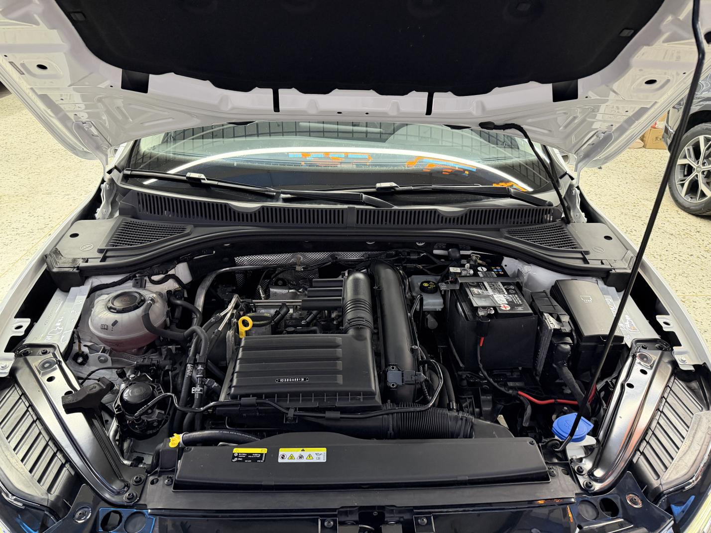 Volkswagen Sagitar 2023 thumb 5