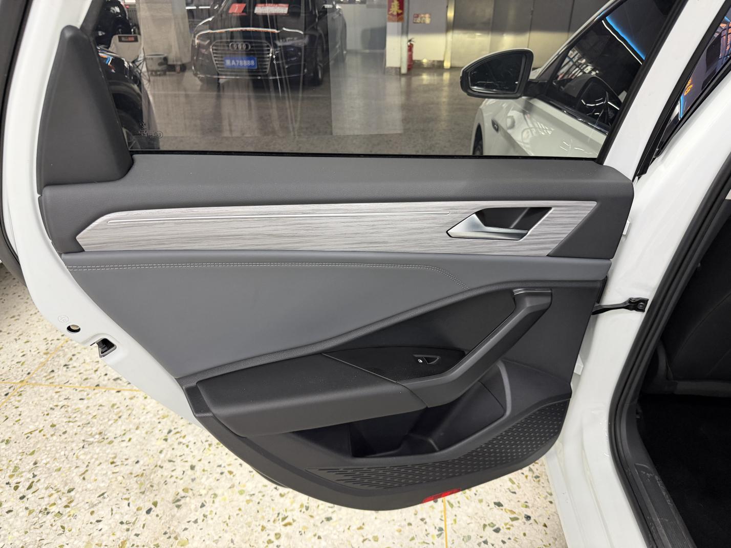 Volkswagen Sagitar 2023 thumb 7