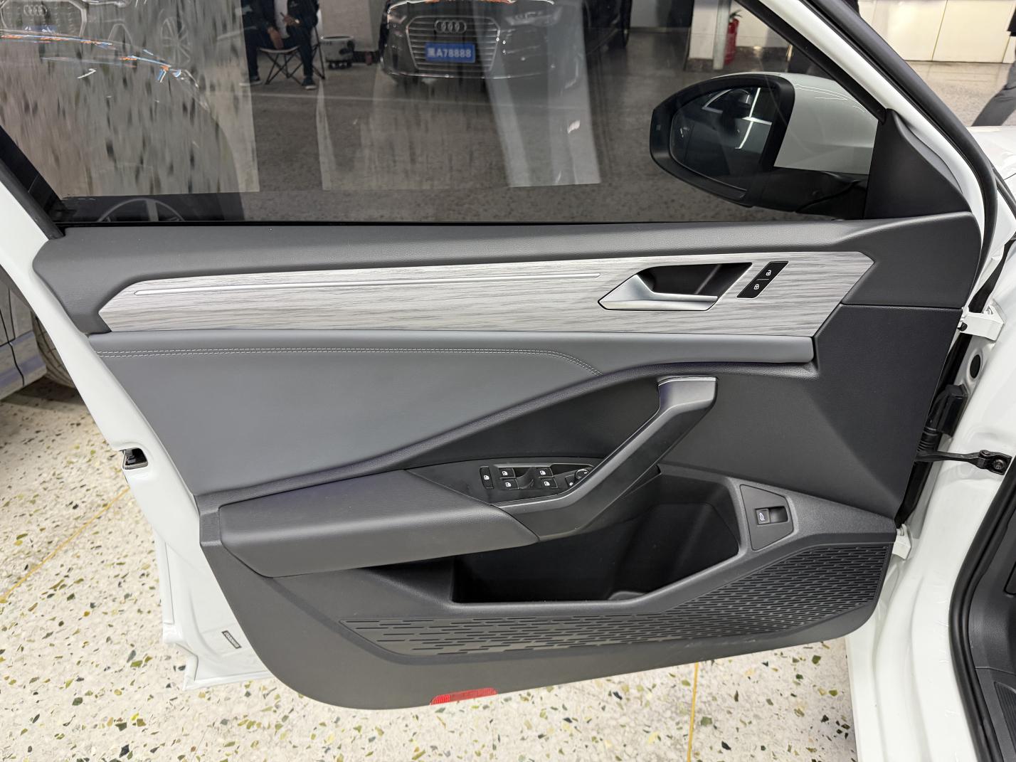 Volkswagen Sagitar 2023 thumb 8