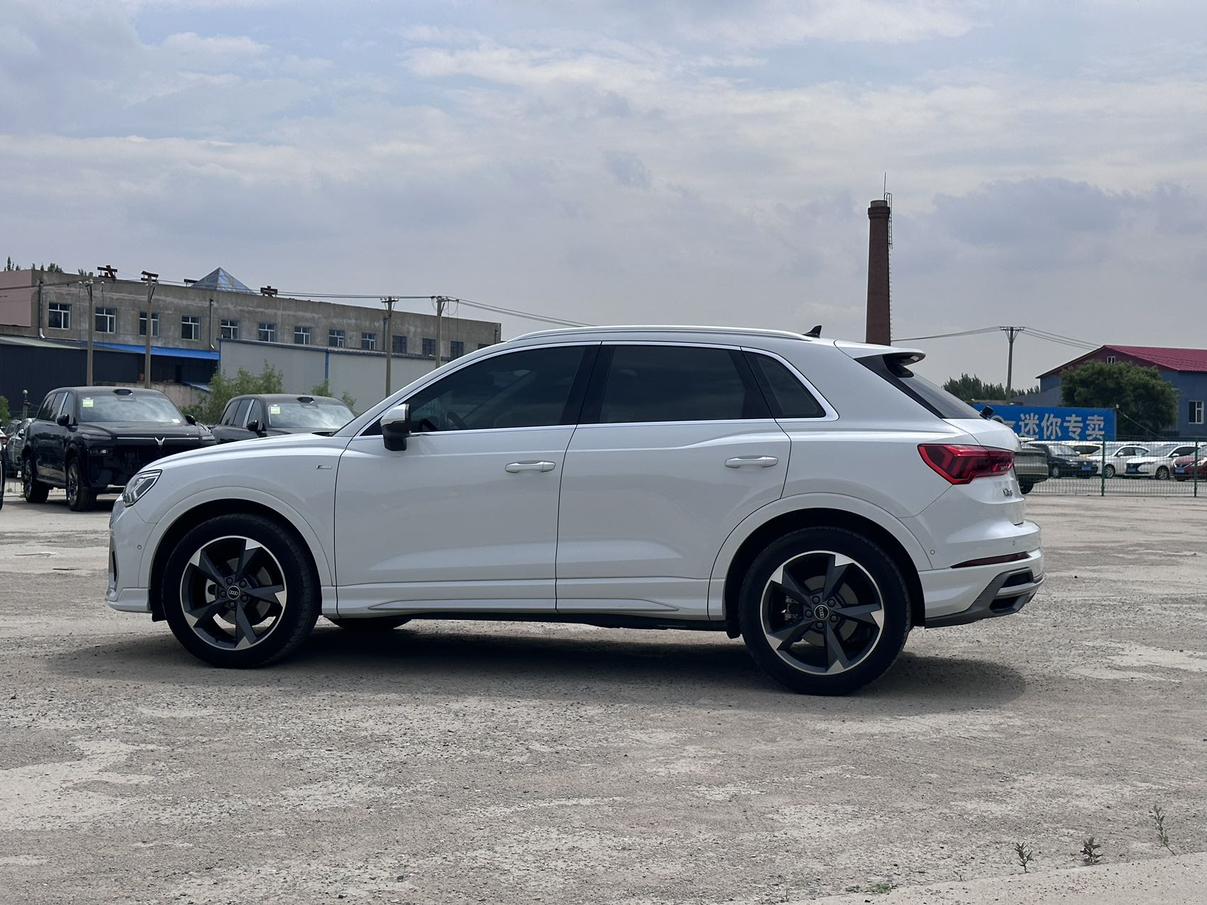 Audi Q3 2023 thumb 2