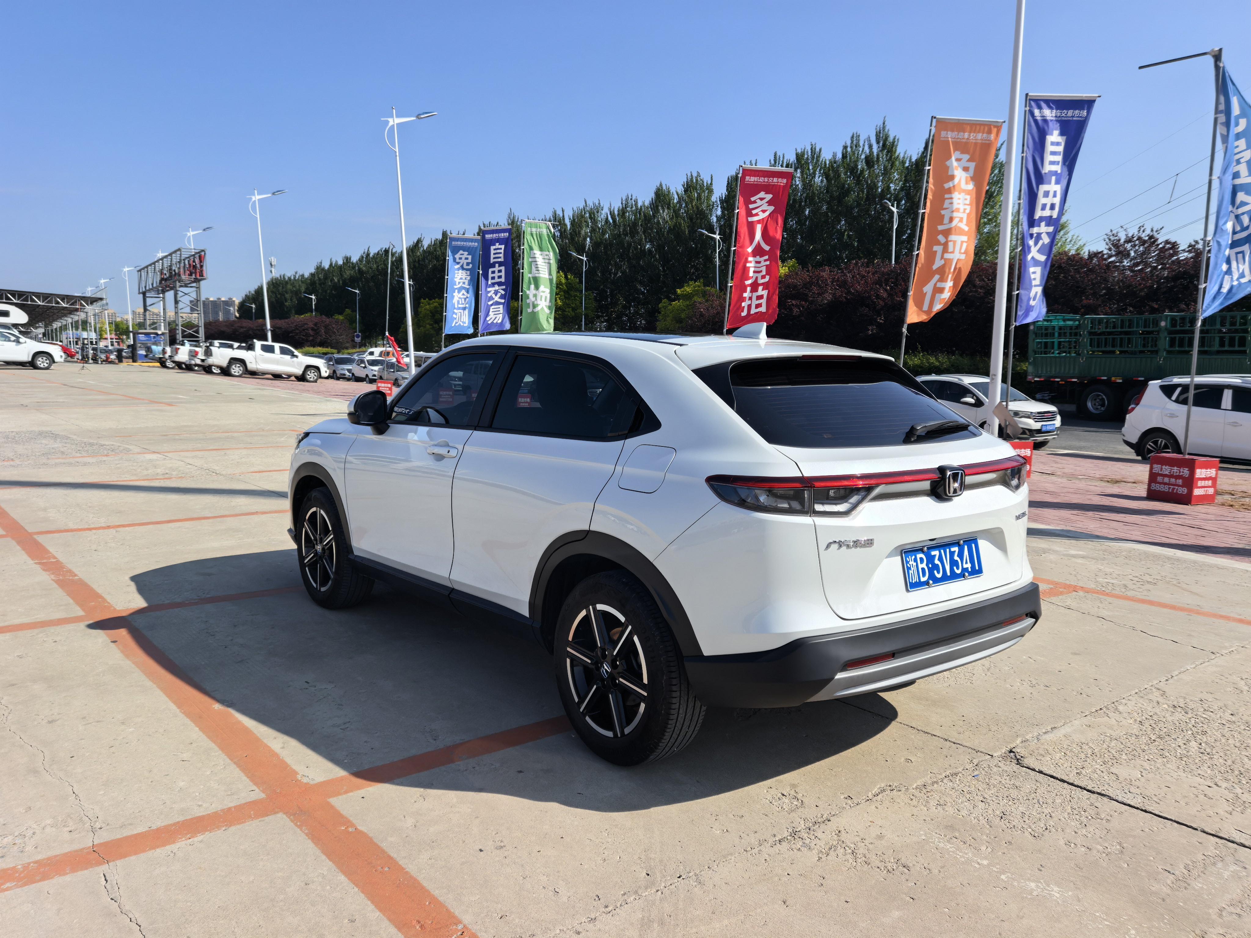 Honda Vezel 2023 thumb 2