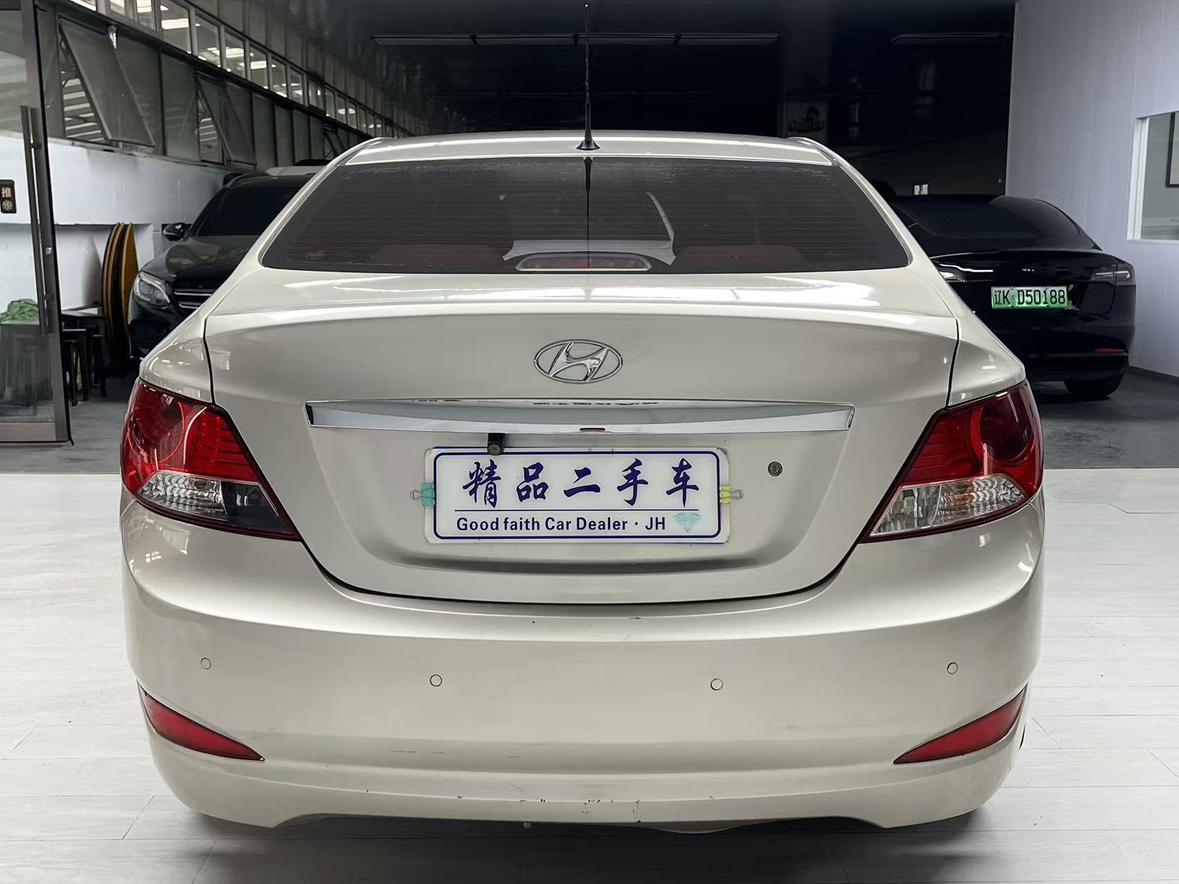 Hyundai Solaris 2010 thumb 3