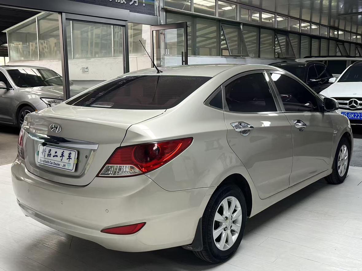 Hyundai Solaris 2010 thumb 4