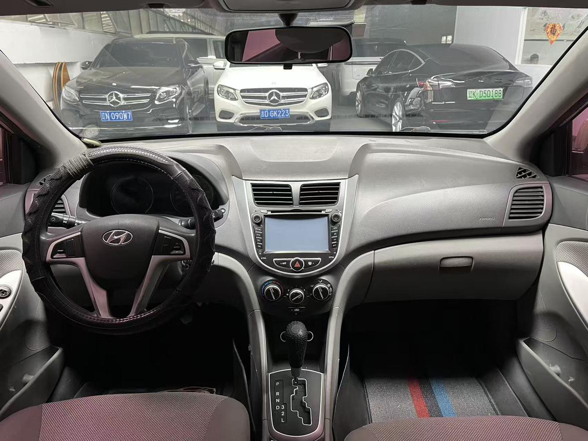 Hyundai Solaris 2010 thumb 5