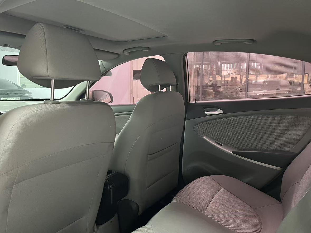 Hyundai Solaris 2010 thumb 7