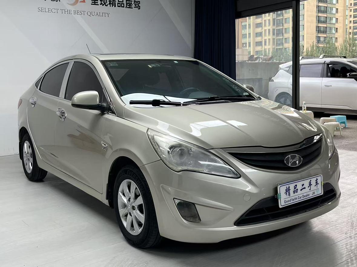 Hyundai Solaris 2010 thumb 10