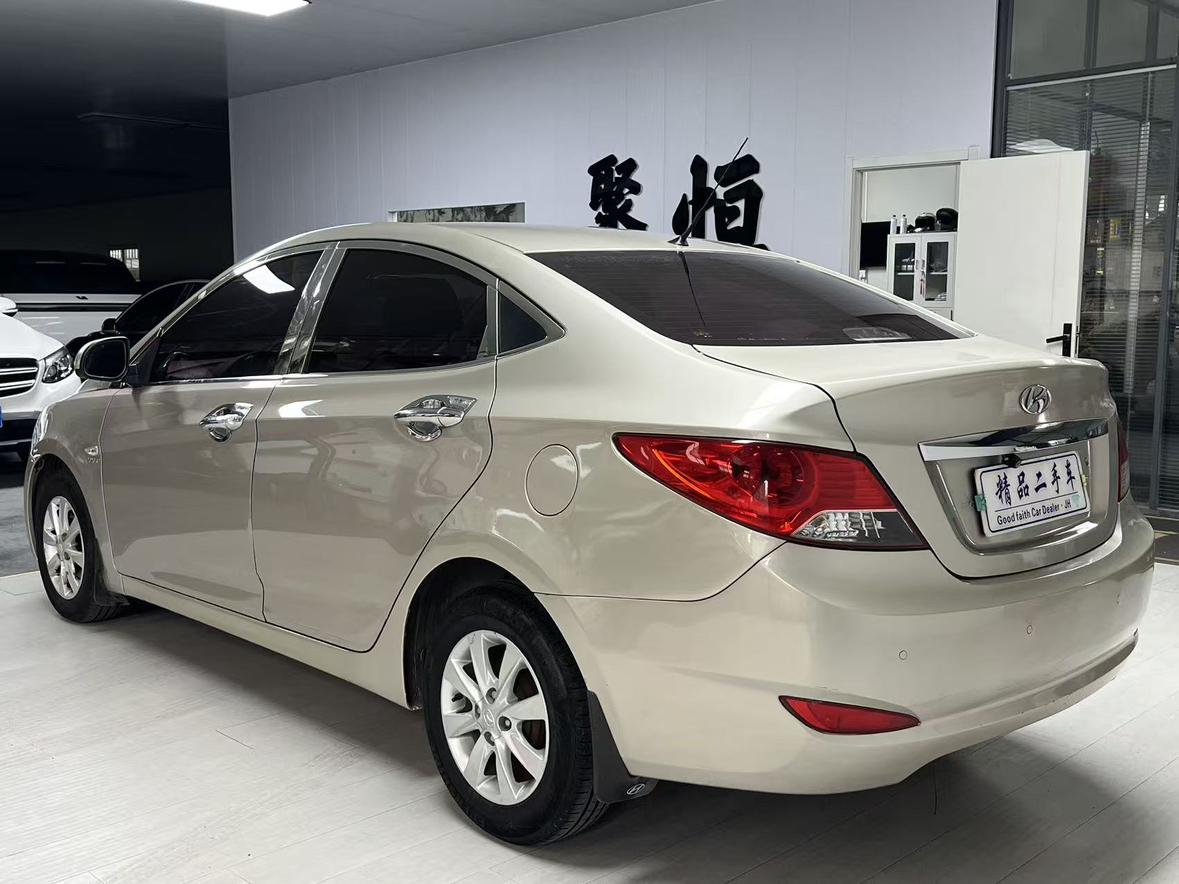 Hyundai Solaris 2010 thumb 11