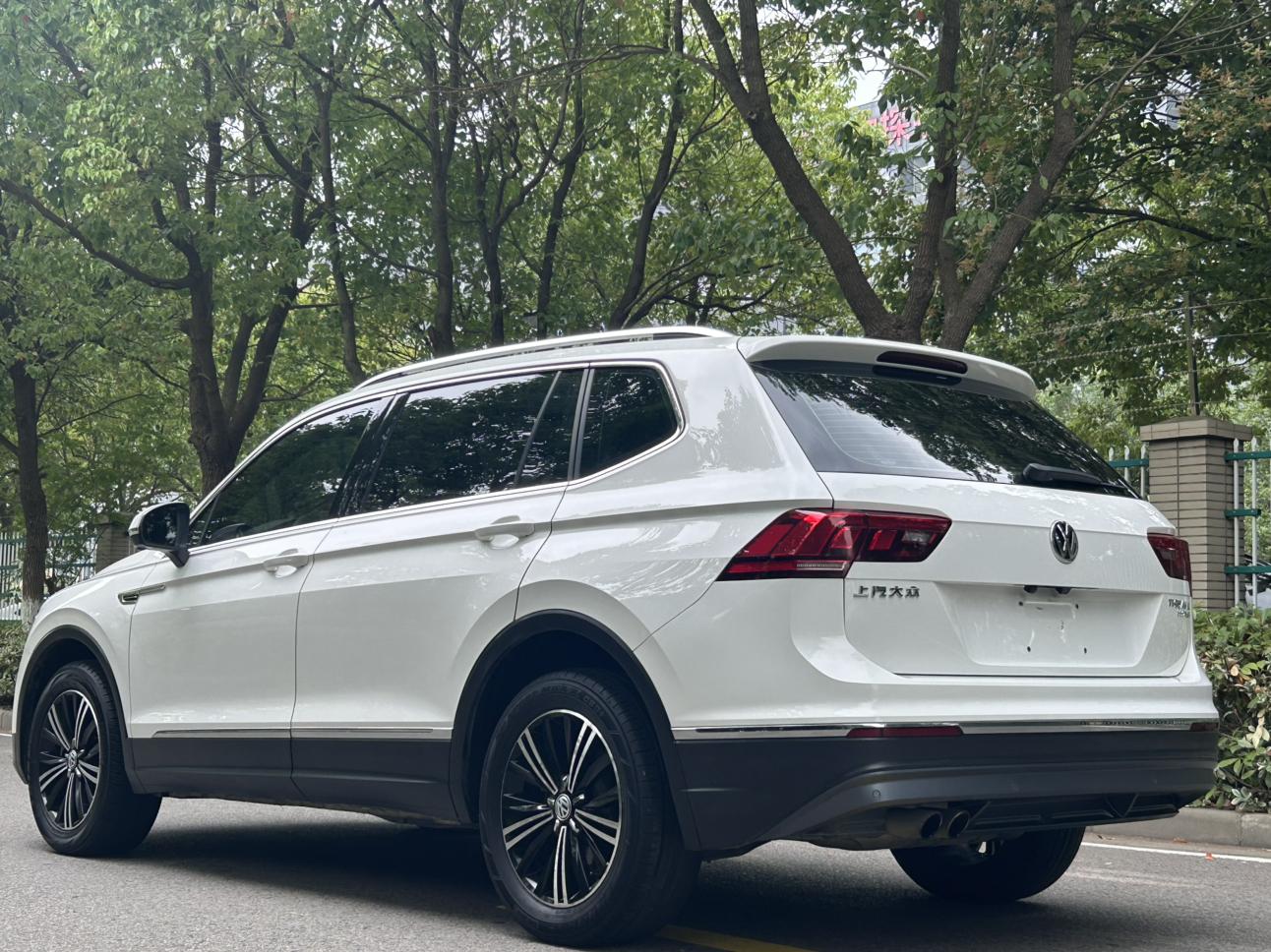 Volkswagen Tiguan 2019 thumb 2